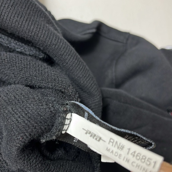 PRO Standard Chicago Bulls Velvet Lettering Embroidered Bulls Hoodie - Picture 13 of 16